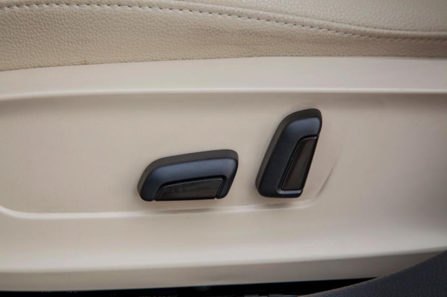  Volkswagen Jetta Hybrid 2012 года  (фото 36 из 133)